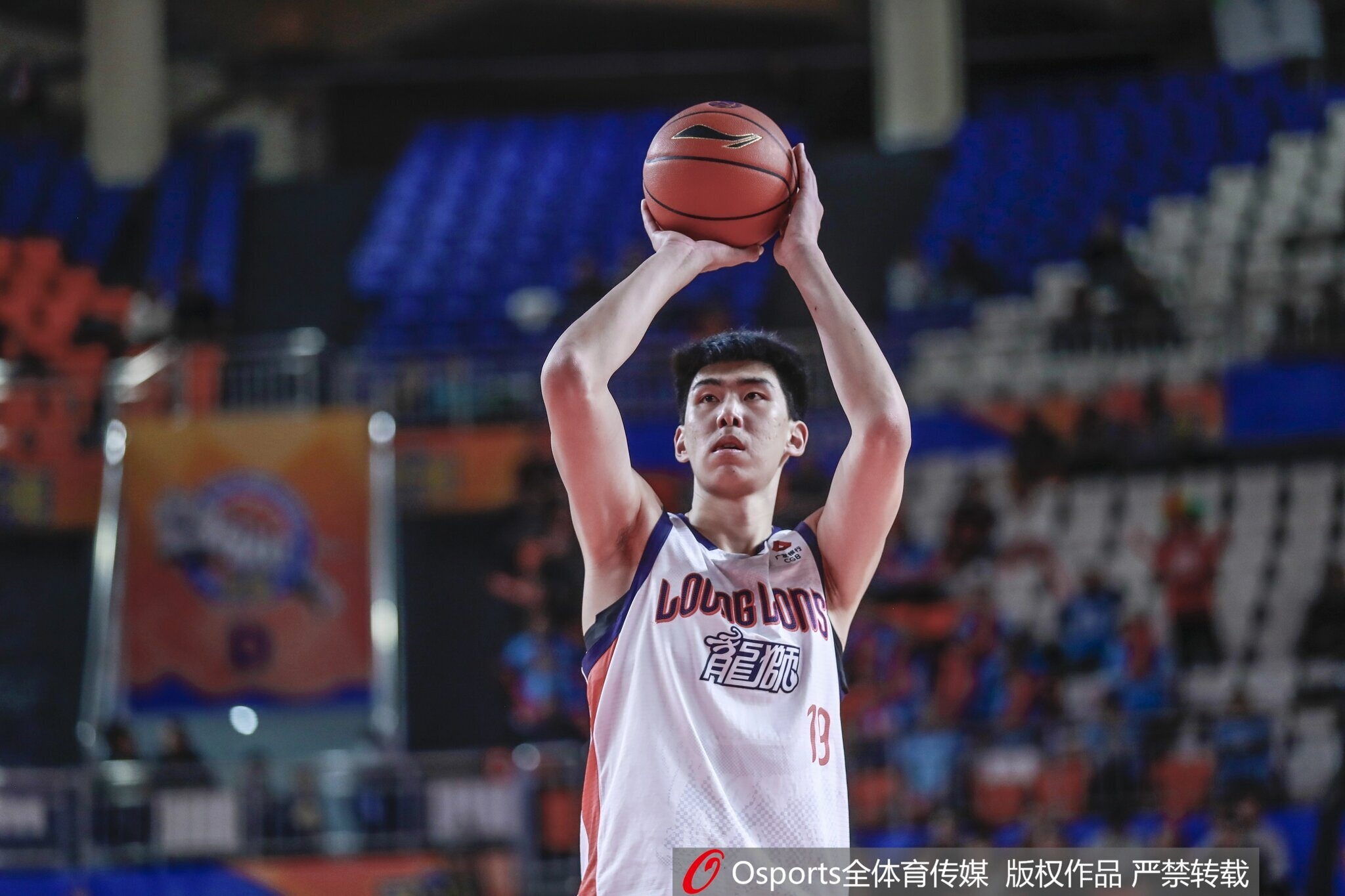 NBA直播-攻防俱佳！徐昕9中7超高效拿下17分10板1助1断4帽