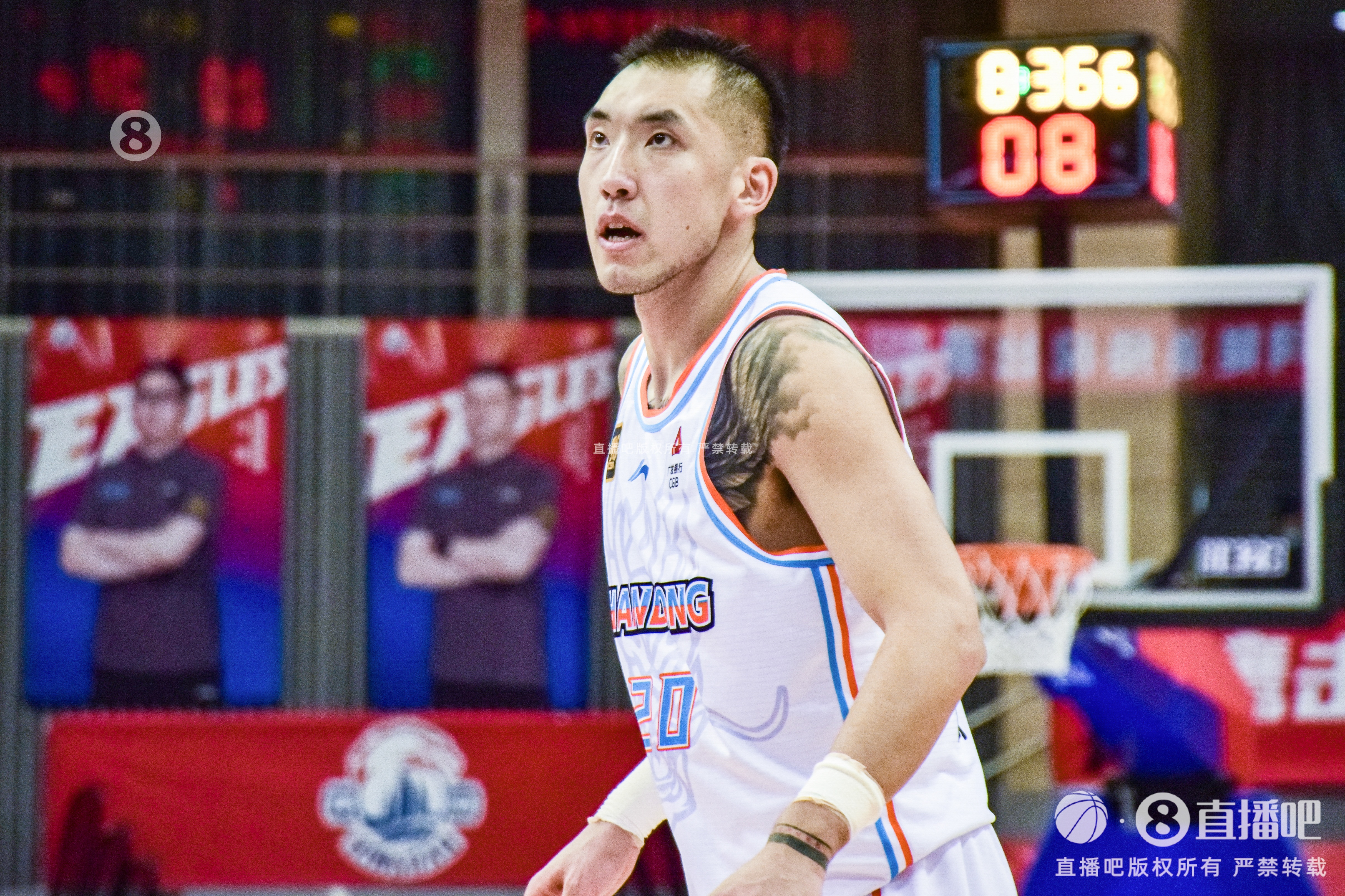 差劲！陶汉林9投仅2中拿到4分8板 正负值-16最低